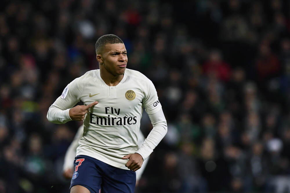 18岁男子入室抢劫，被女子一耳光扇跑，获刑3年！法院：已构成抢劫罪